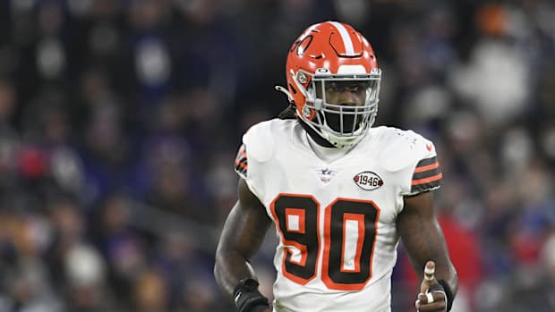 Nov 28, 2021; Baltimore, Maryland, USA; Cleveland Browns defensive end Jadeveon Clowney (90) gives a thumbs up during the game against the Baltimore Ravens at M&T Bank Stadium. Mandatory Credit: Tommy Gilligan-USA TODAY Sports